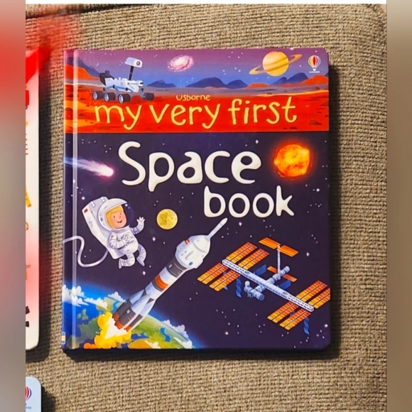 🌸 3/$25 🌸 My Very First Space Book - Picture 1 of 3